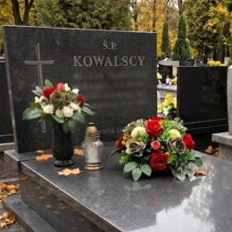 Elegancki komplet na grób z różami jakość premium