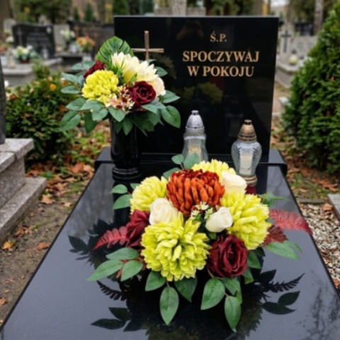 Piękny zestaw nagrobny z chryzantemą i różą na Wszystkich Świętych