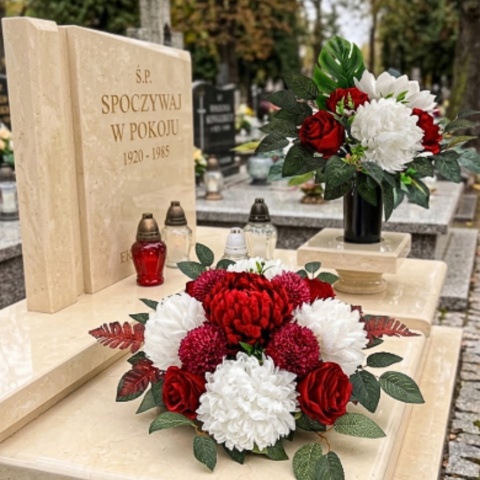 Elegancki komplet na Wszystkich Swietych z chryzantemą różą i czosnkiem ozdobnym