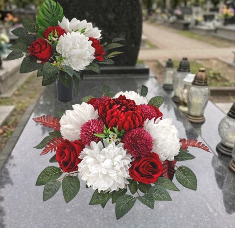 Elegancki komplet na Wszystkich Swietych z chryzantemą różą i czosnkiem ozdobnym